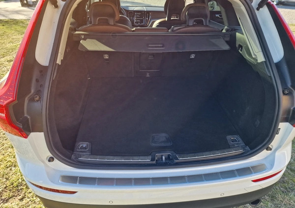 Volvo XC 60 cena 138900 przebieg: 125712, rok produkcji 2018 z Pionki małe 436